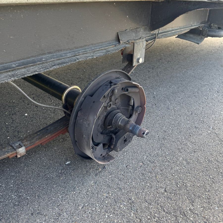 Brake backing plate and spindle left behind after the bearing failed